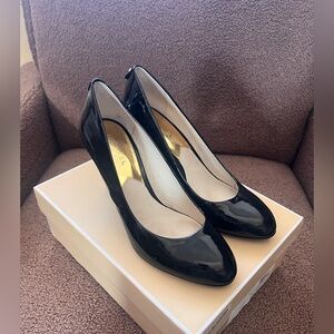 Michael Kors Black Patent Leather Flex Pumps